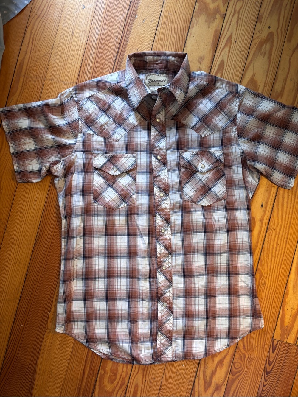 Wrangler Brown and White Plaid Short-Sleeve Button-Down Shirt